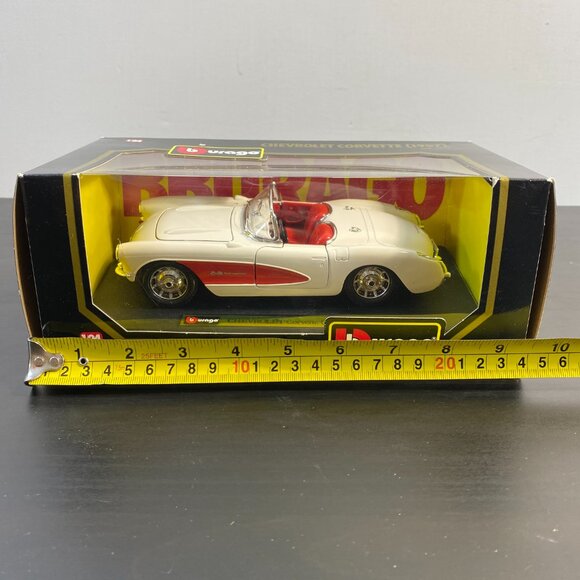 Burago 1/24 1957 Chevrolet Corvette White Red Classic Sports Car, Die Cast Model - Picture 3 of 10